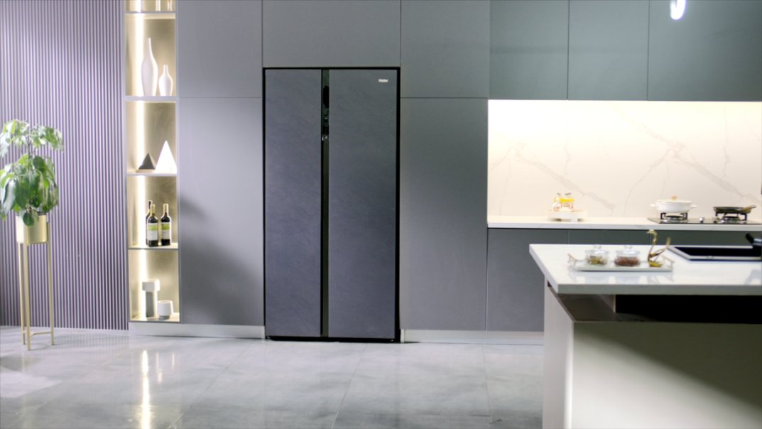 用户抱怨冰柜小 海尔发明“巨冻”双开门冰箱