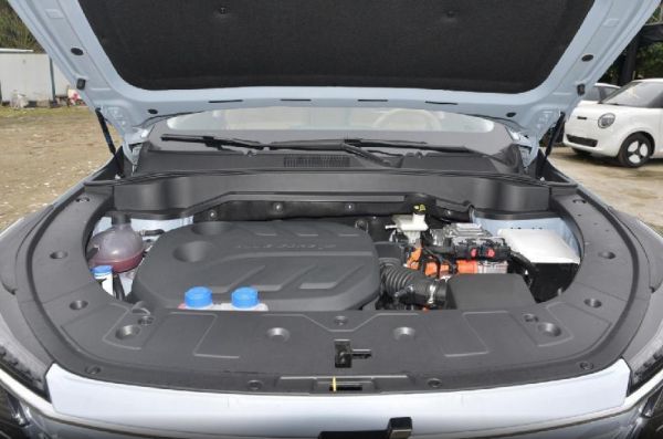 同样是插混SUV；蓝电E5定位中型才9.98万起，欧尚Z6 iDD拿什么比呢？