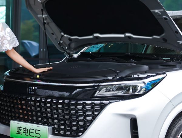 春节购买SUV车优惠大放送：蓝电E5对比CS75 PLUS，购车省两万元不是梦！