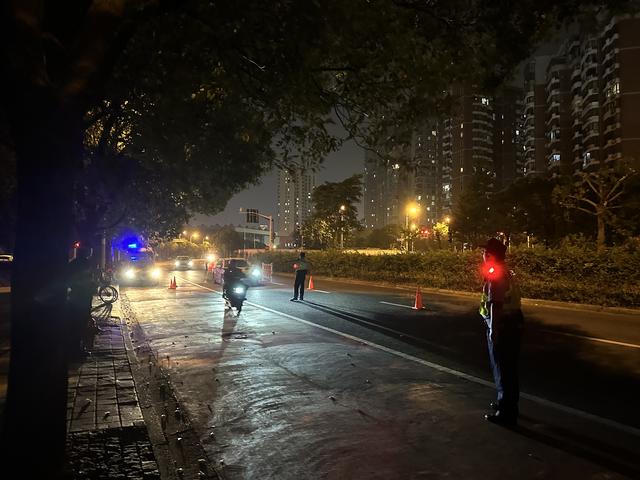 上海苗江路骑行火了，飙车逆行等乱象也来了，骑友、交警怎么看？