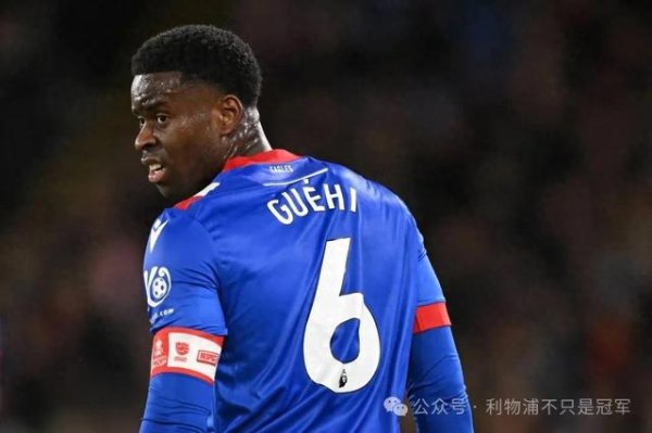 Isaac khoe với Newcastle? Ba m