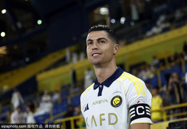 Từ chối lời mời loại Ronaldo R