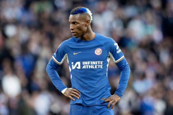 Sky: Manchester United đang tì